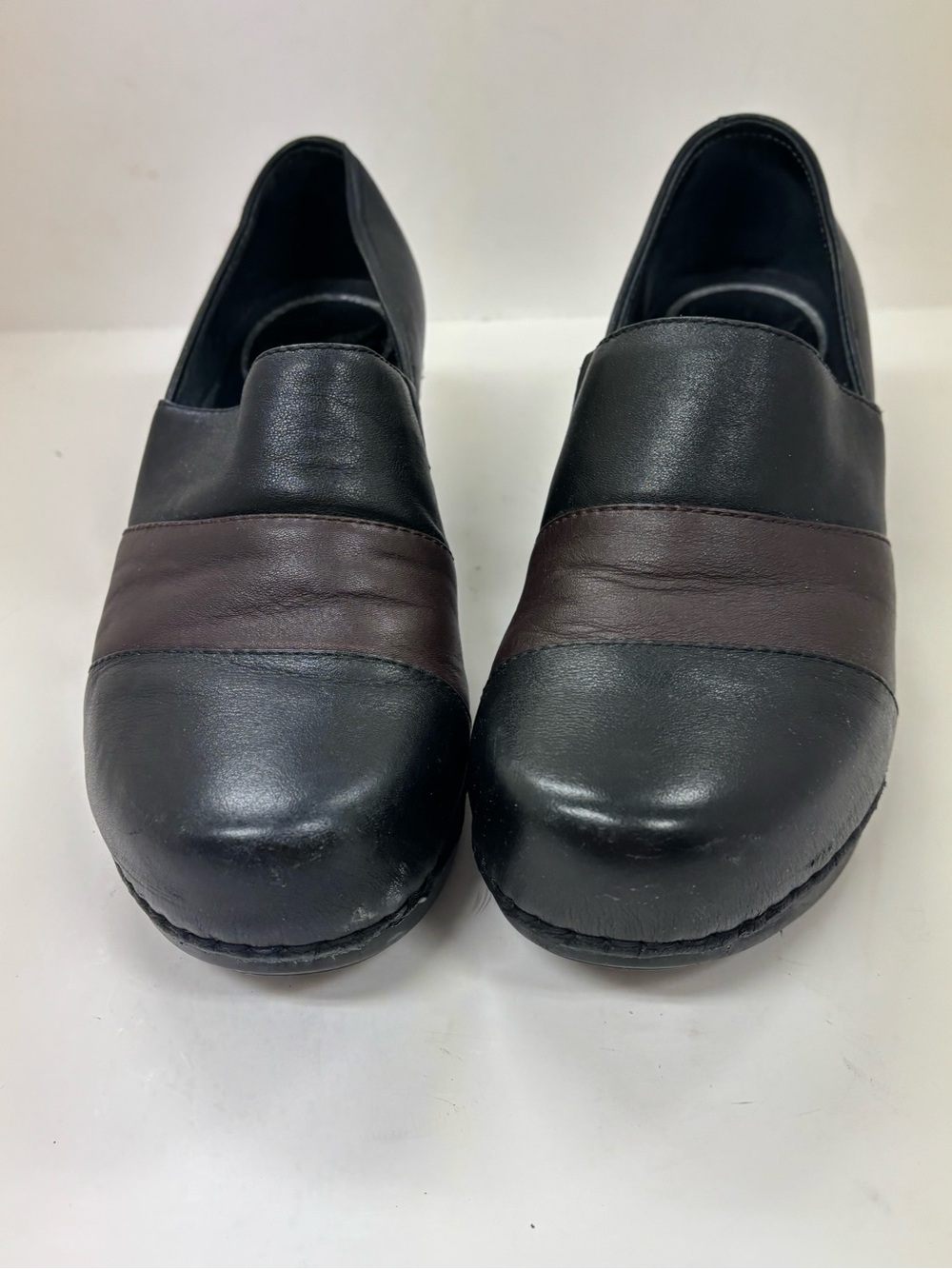 DANSCO LEATHER SLIP ON SHOE  WOMEN 8.5 / 39
BLACK / BROWN 
OFFICE  WORK  CASUAL